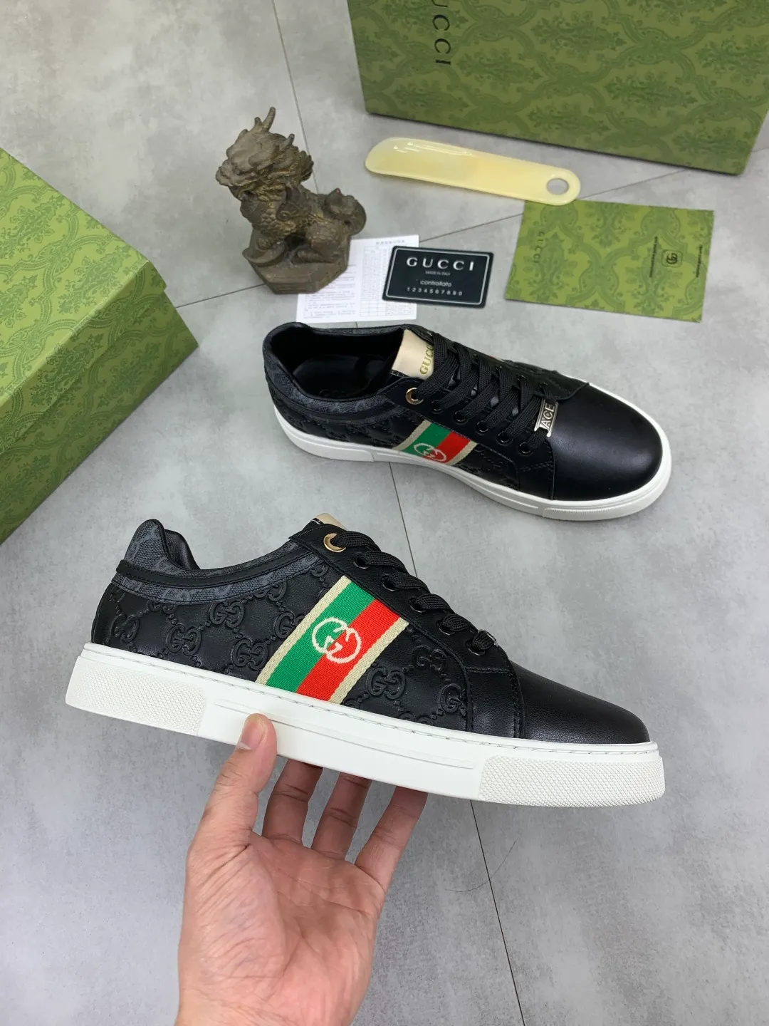 Men's Men's Shoes P420 💰[New Style] 🆘 The latest model from Gucci's official website🎁Classic casual and fashionable men's shoes👟Hot style💥Simple and elegant style, exclusive for trendy men. Unique latest brand elements from the official website👑Gucci original decoration, fashionable and generous, made of original soft calfskin fabric➕Comfortable soft sheepskin lining ✅The official website specifies wear-resistant rubber outsole_full of elasticity, classic model taken in real life🎬Color: 2️⃣colors available😍Number: 38-44